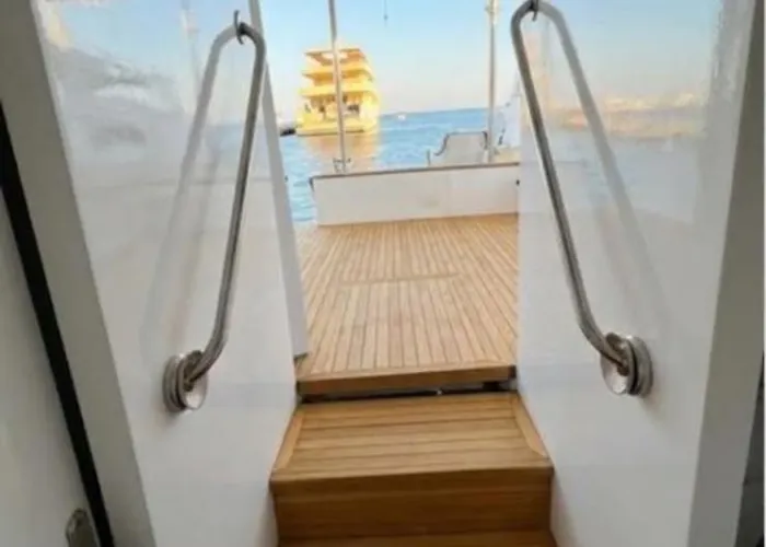 Queen Laila Boat Private Snorkeling Trip In Hurgahada *